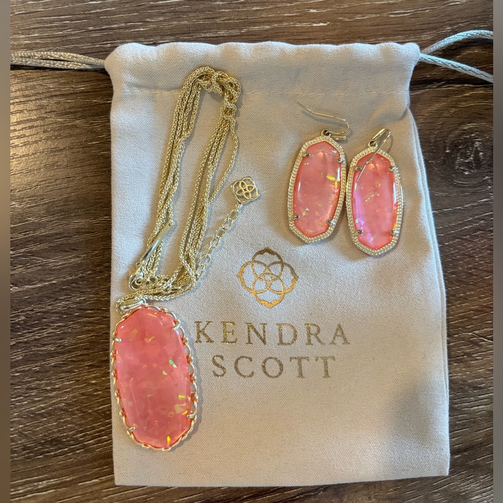 Kendra Scott long pendant necklace and earring set